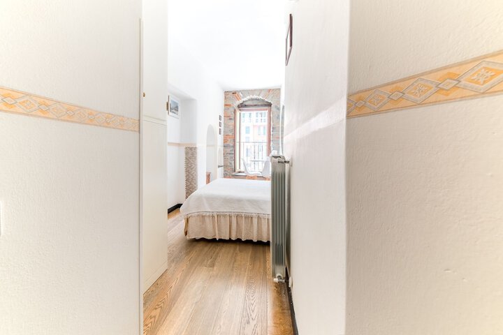 Room 4 of 65