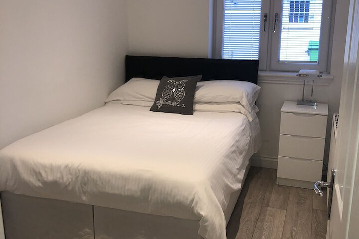 Room 9 of 37