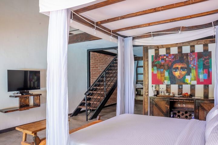 Room 28 of 157