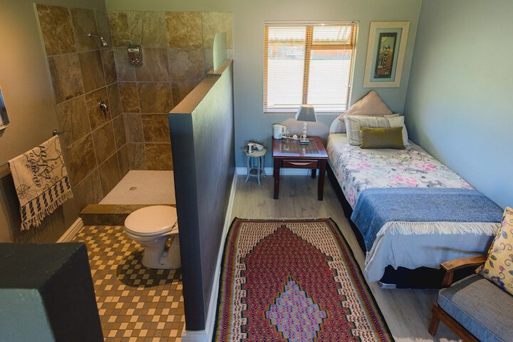 Room 26 of 102