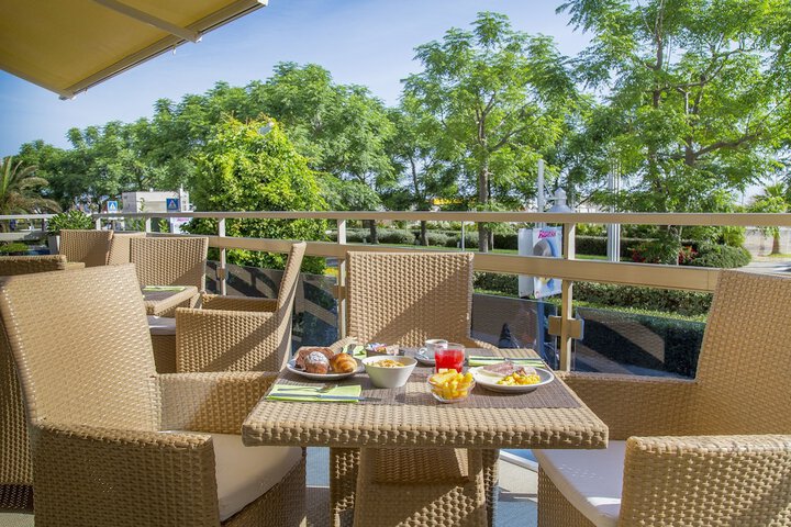 Terrace/Patio 98 of 99