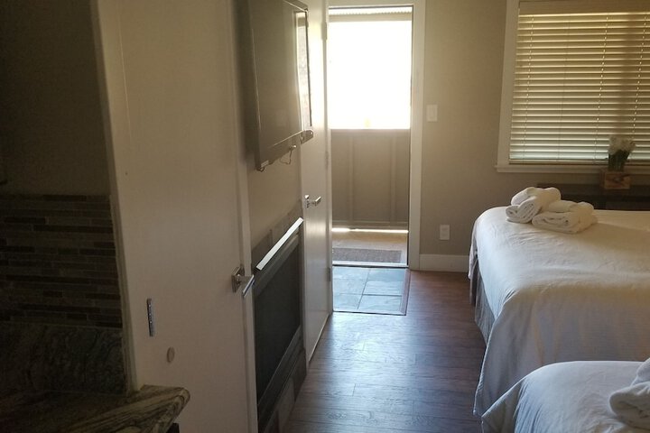 Room 15 of 828