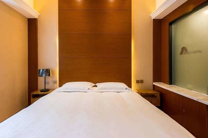 Room 4 of 10