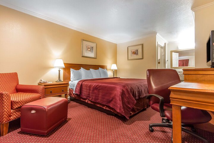 1 King Bed Accessible (2 of 16)