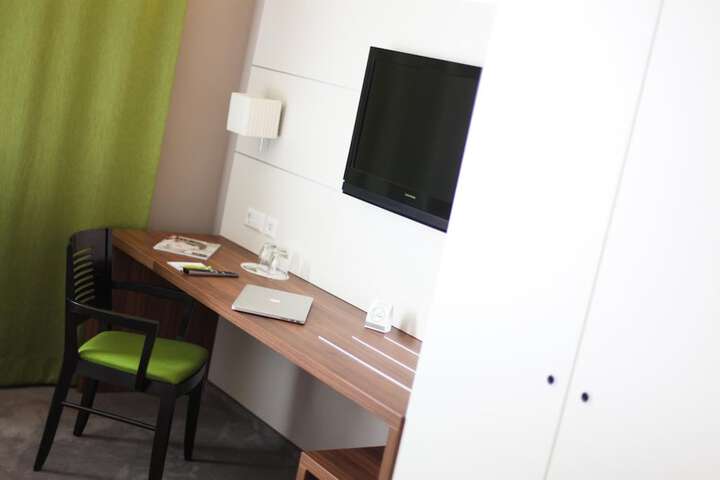Room 10 of 37