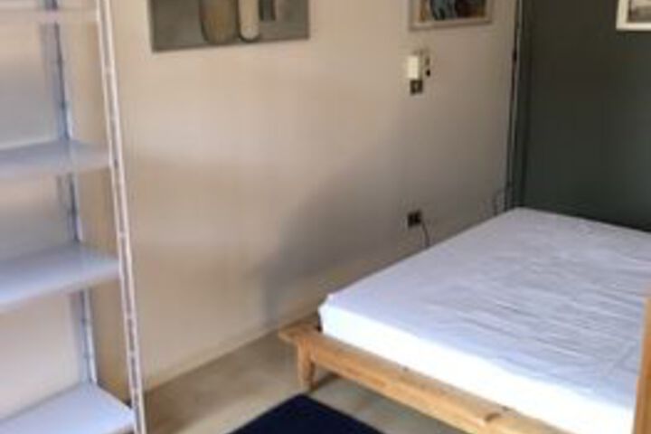 Room 10 of 17