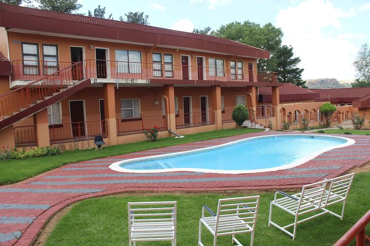 Hotel Pool