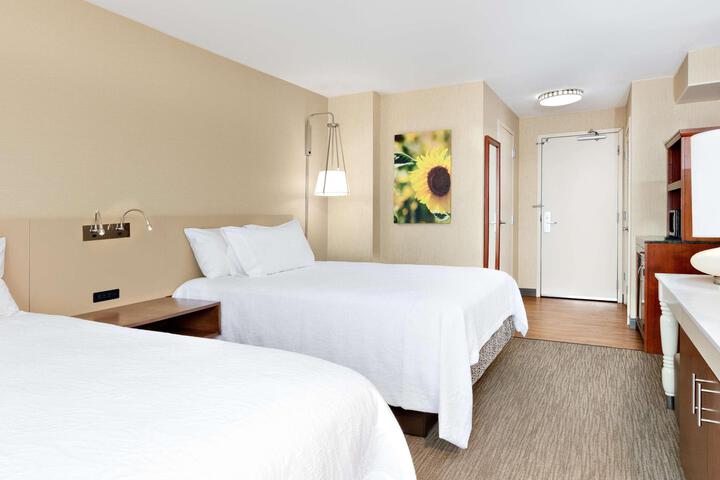 2 Queen Beds (5 of 14)
