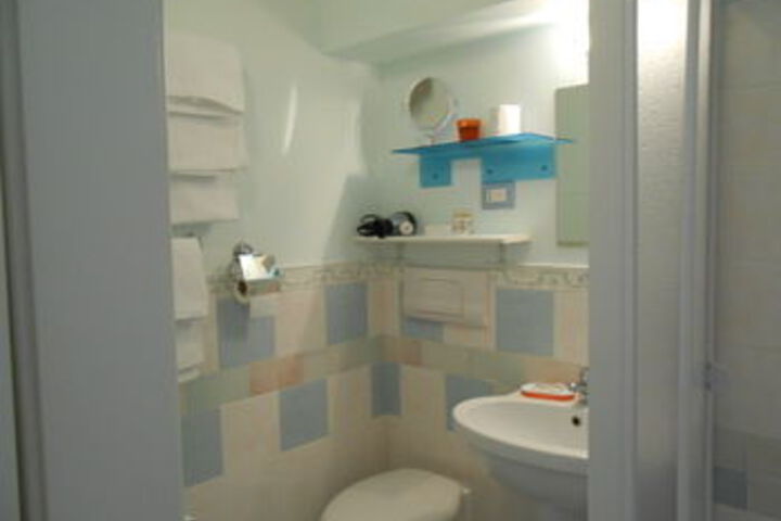 Room 3 of 33