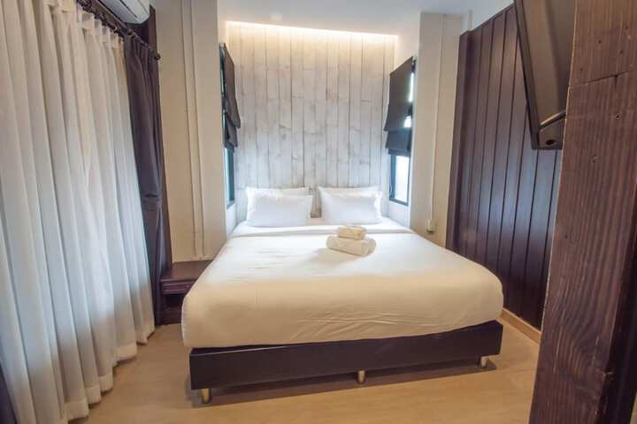 Room 9 of 42