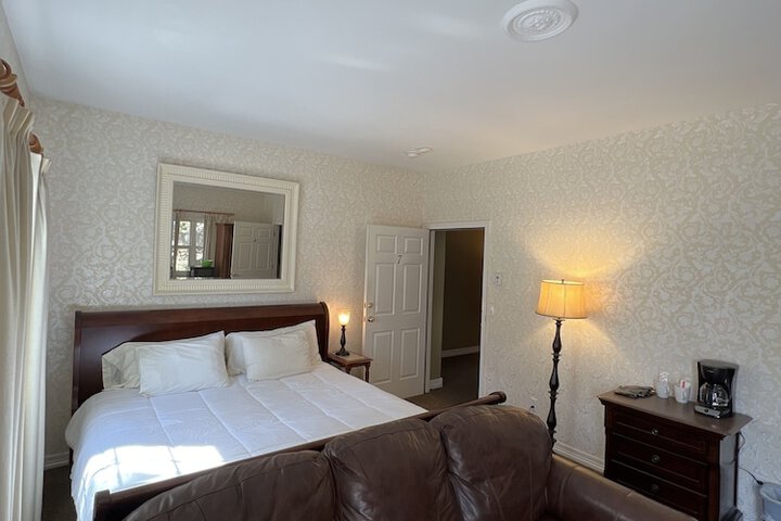 Room 5 of 113
