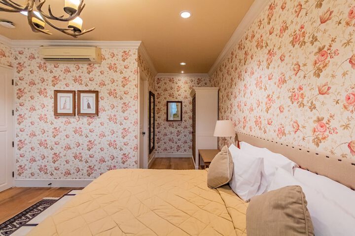 Room 74 of 228