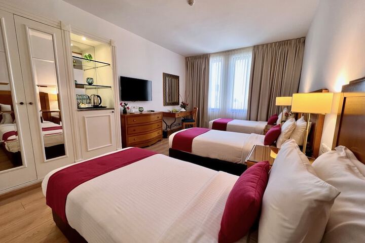 Room 7 of 16