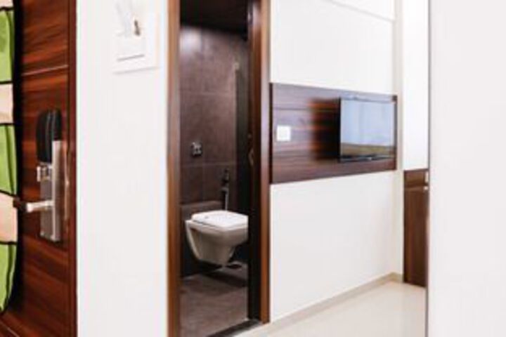 Room 4 of 37