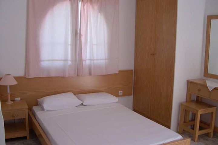 Room 4 of 16