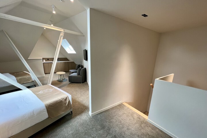 Room 15 of 105