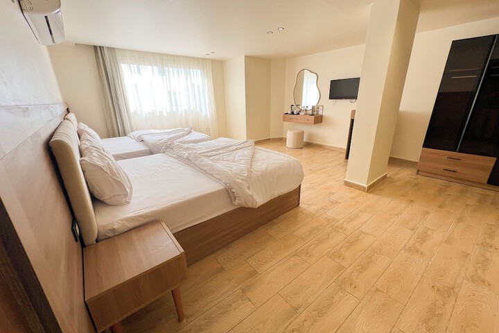 Room 30 of 174