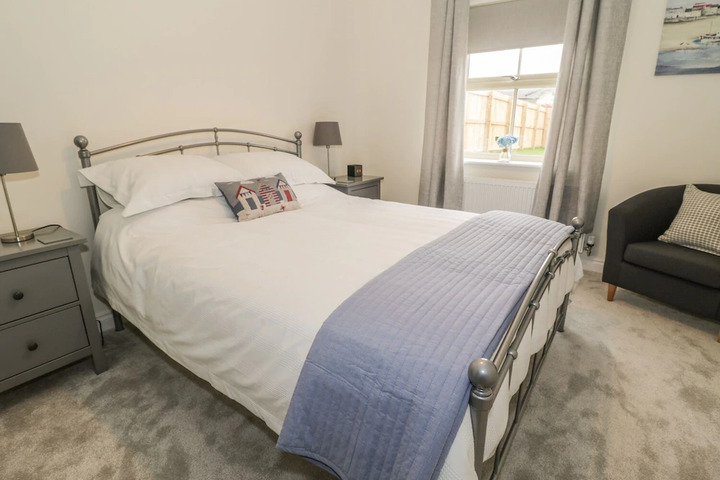 Room 2 of 10