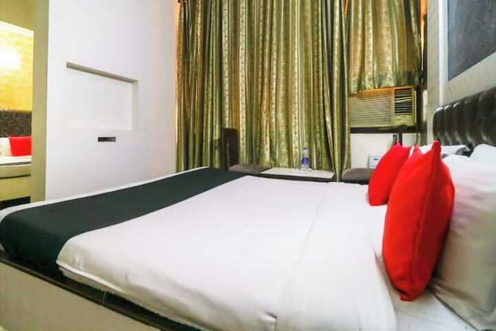 Room 8 of 9