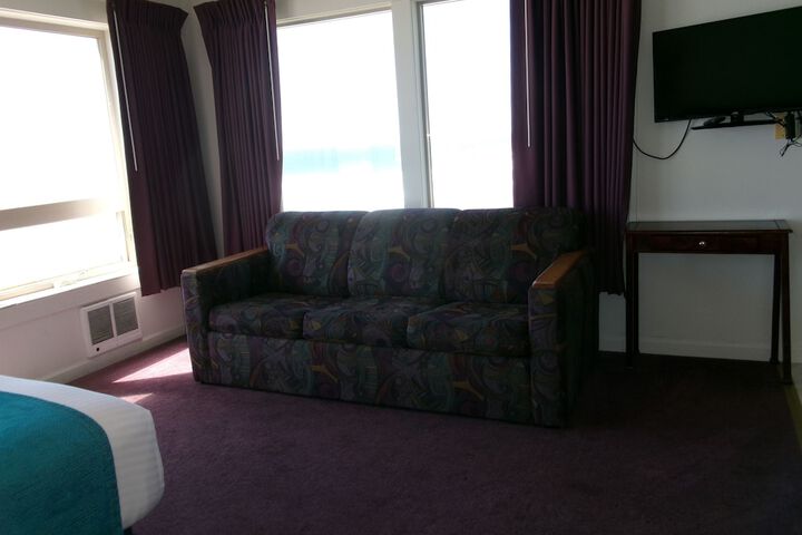 Room 33 of 165