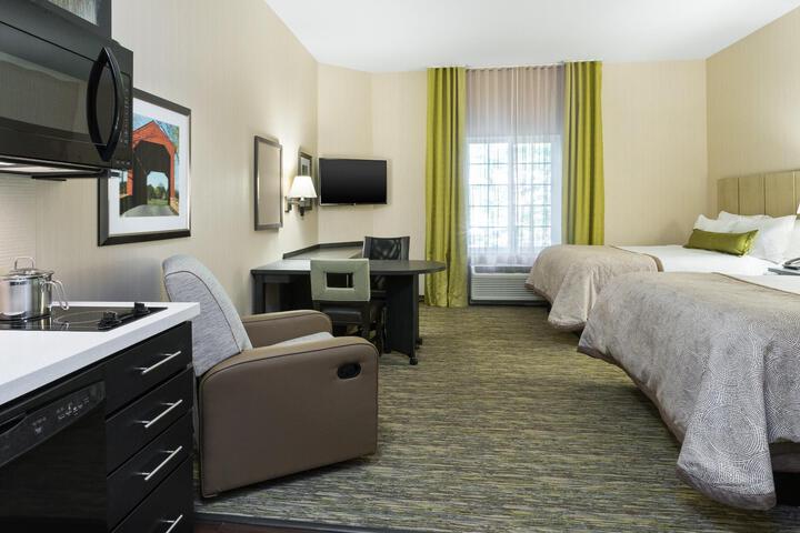 Queen Bed Accessible (4 of 14)