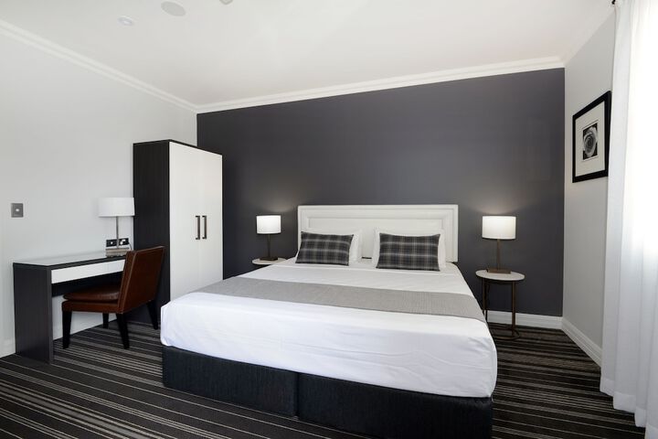 Room 5 of 103