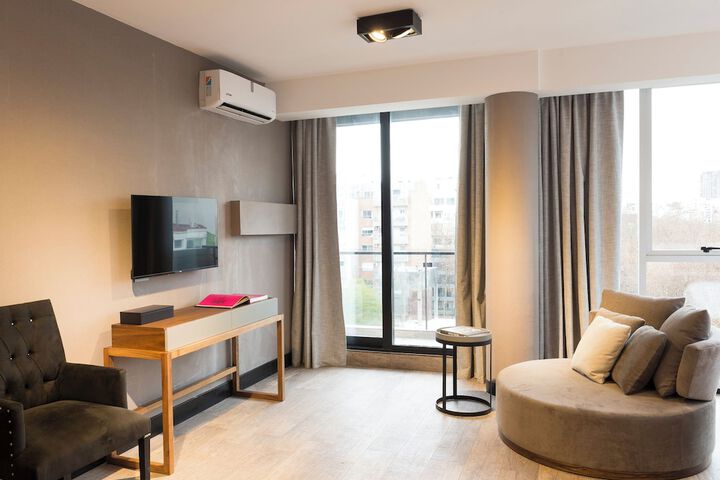 Room 9 of 38