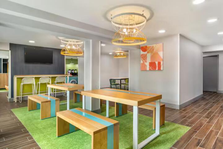 Dining Photos