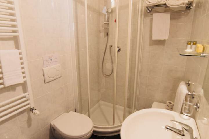 Room 52 of 73
