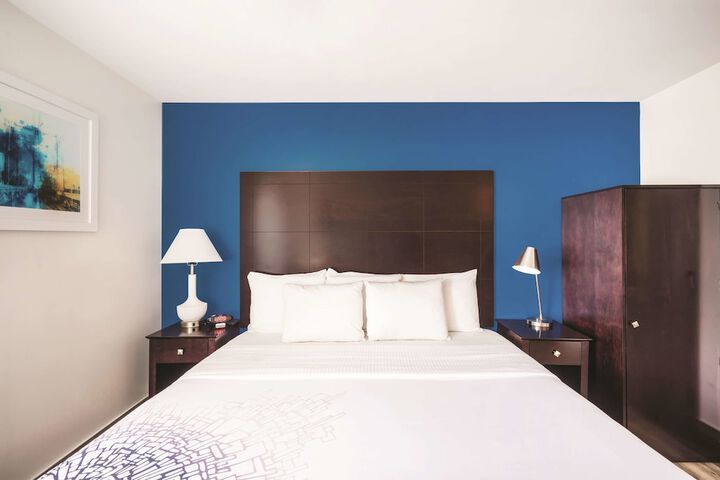 1 King Bed (6 of 12)