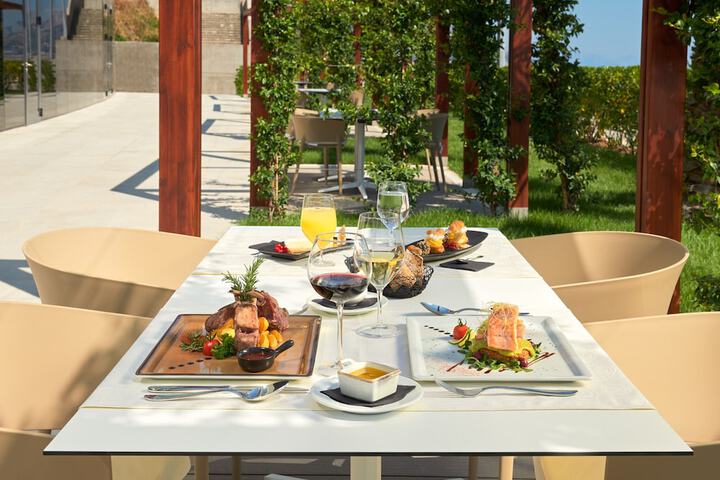 Dining 84 of 106