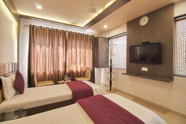 Room 9 of 19