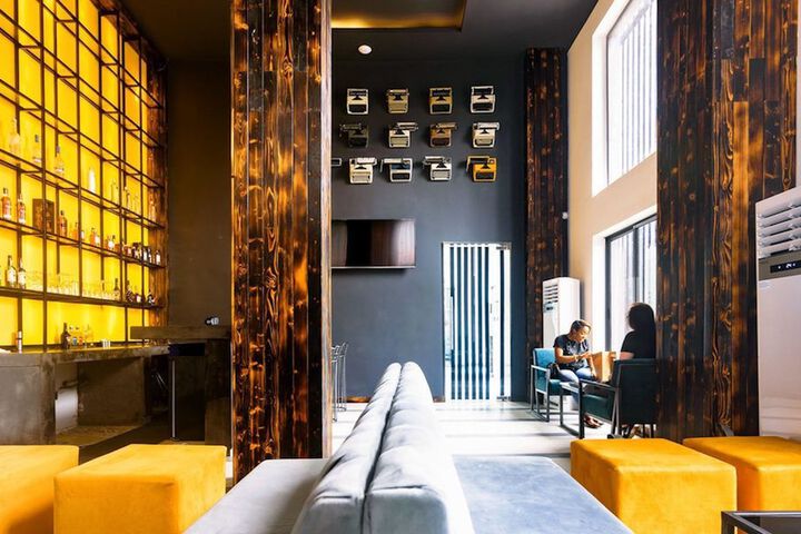 Lounge 59 of 61