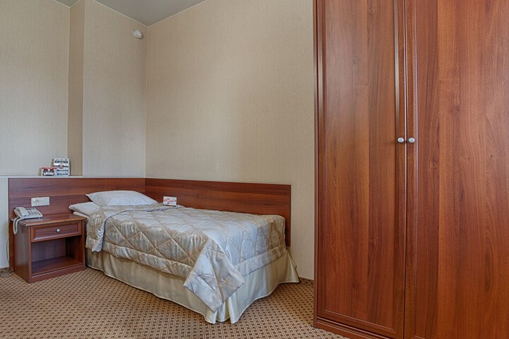 Room 6 of 43