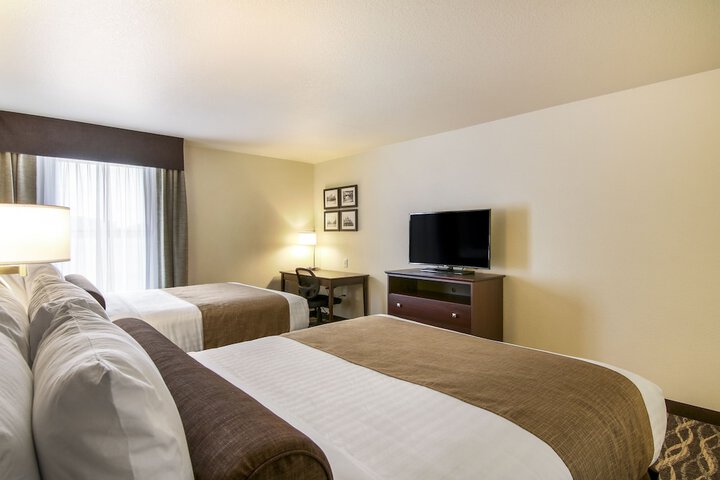 Guest Room 2 Queen Beds (9 of 11)