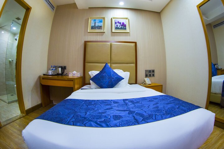 Room 4 of 43