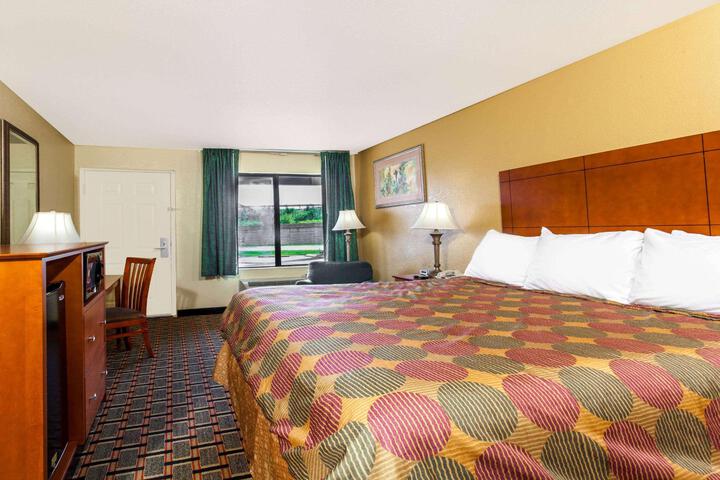 1 King Bed (2 of 5)