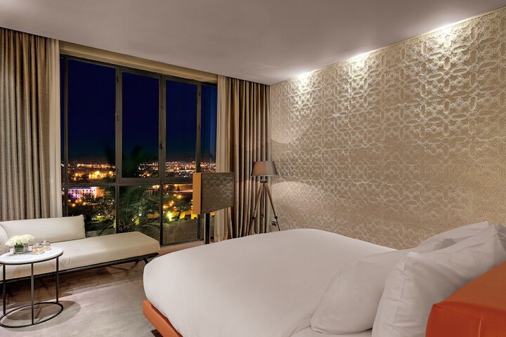 Room 14 of 74