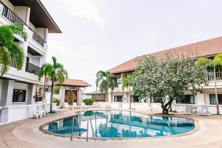 Hotel Pool