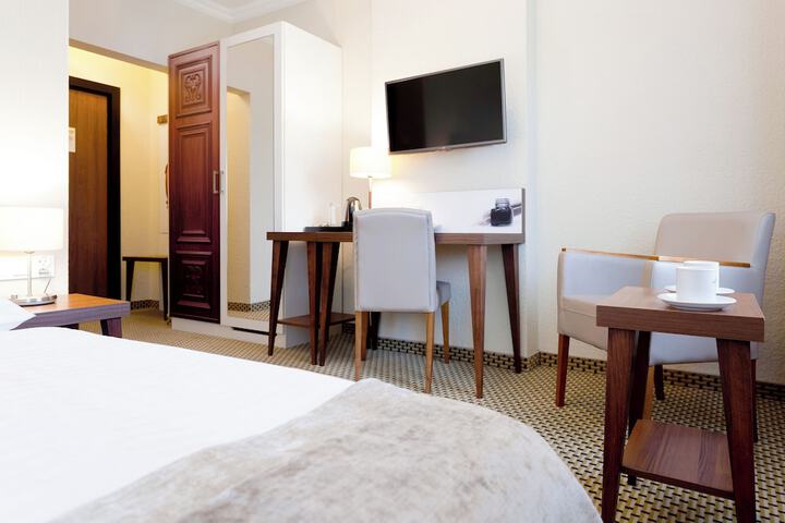 Room 28 of 71