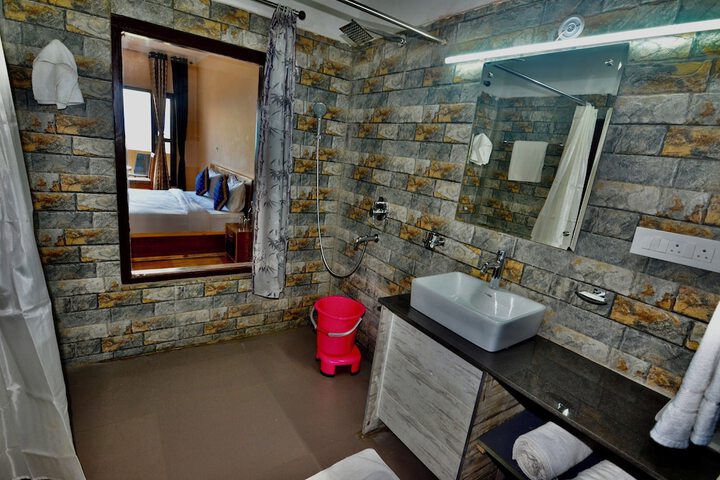 Room 9 of 21