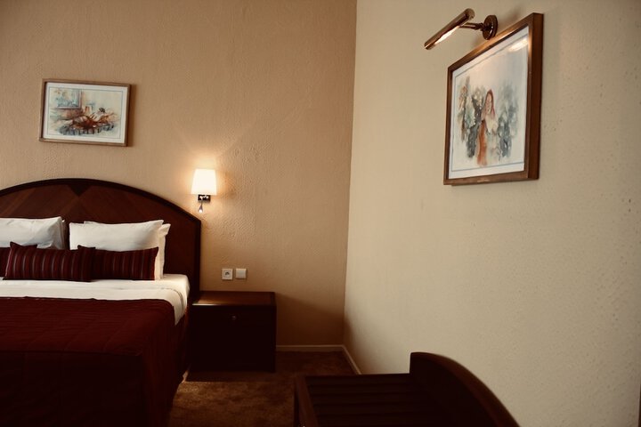 Room 14 of 87
