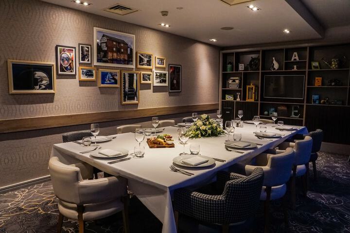 Dining 40 of 76