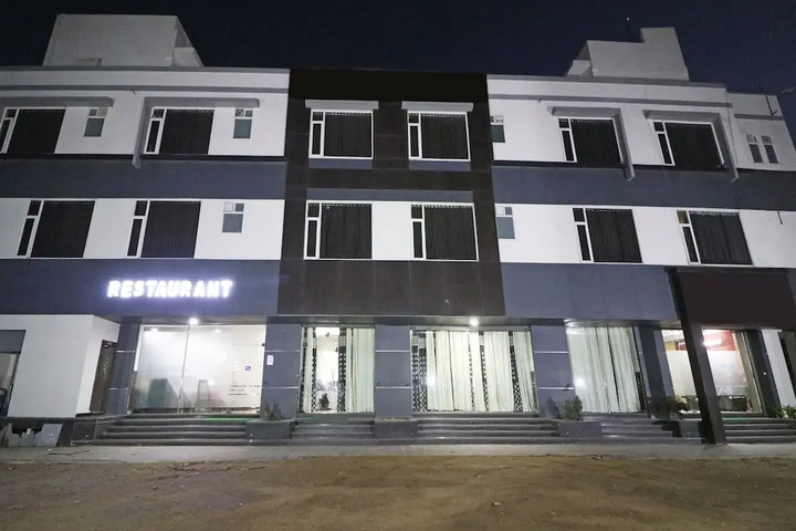OYO 3396 Hotel Parichay