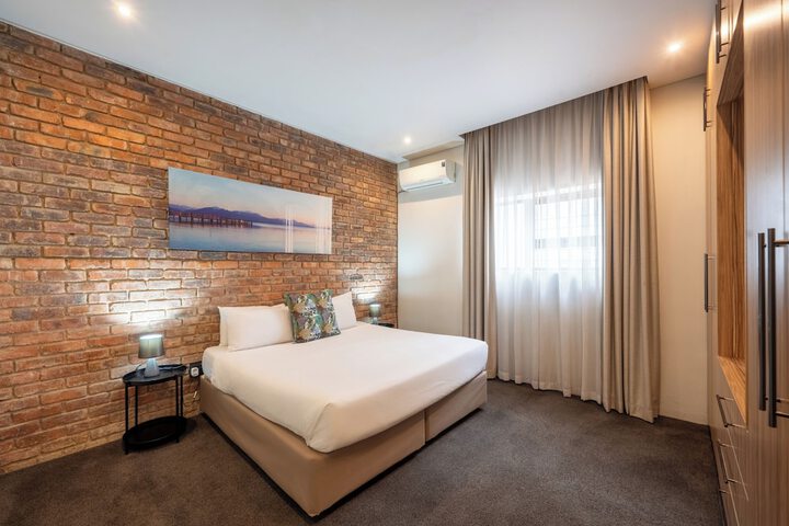 Room 28 of 129
