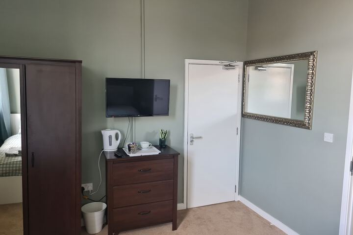 Room 6 of 24
