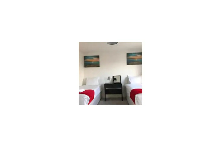 Room 4 of 5