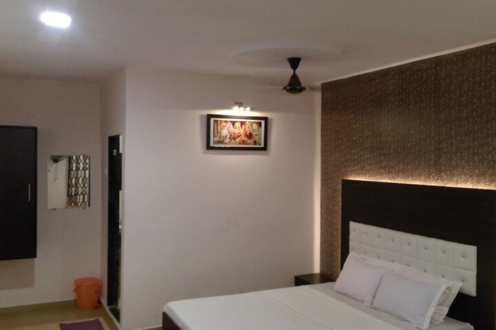 Room 4 of 25