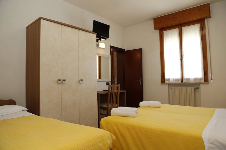 Room 10 of 43