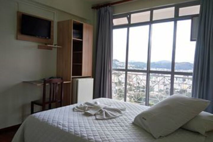 Room 13 of 27